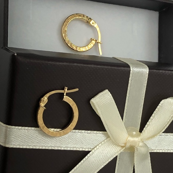 14K Yellow Gold Greek key Tubular Hoop Earrings 14mm - Picture 2 of 2